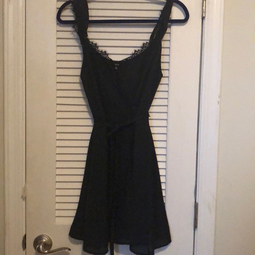 Black cocktail dress with cap sleeve